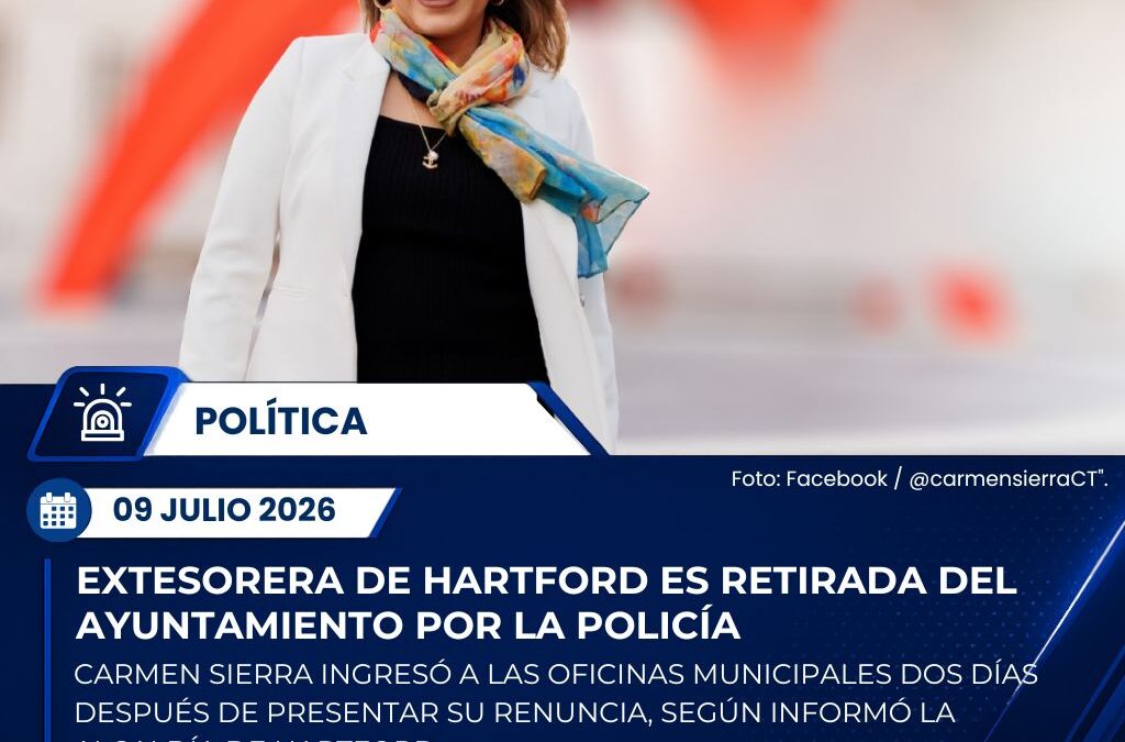 Ex tesorera de Hartford es escoltada por la policía fuera del Ayuntamiento tras ingresar sin autorización